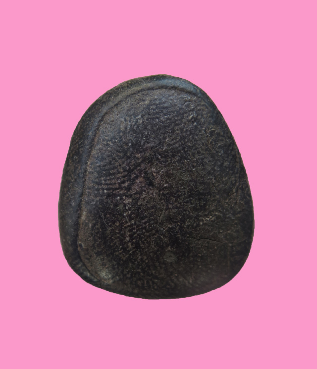 พระปิดตา เนื้อผงคลุกรัก