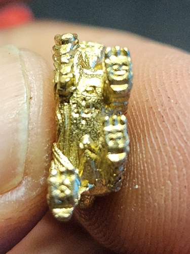 วัดเกริ่นกฐิน จ.ลพบุรี สิงห์จิ๋ว หลวงพ่อเพี้ยน รุ่น 1   ปี 2553 เนื้อทองเหลือง