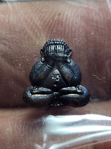 วัดเกริ่นกฐิน ลพบุรี พระปิดตาหลังรูปเหมือน หลวงพ่อเพี้ยน  รุ่นเจริญพร 7 รอบ 