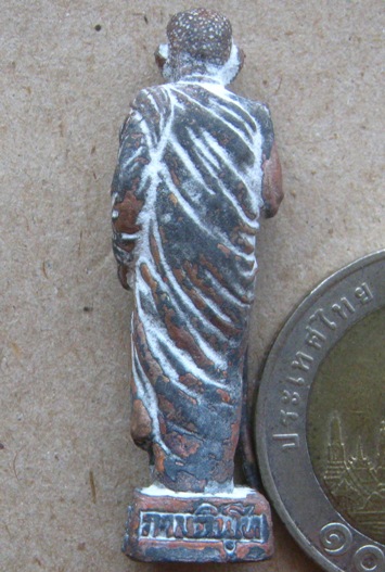 รูปหล่อยืน รุ่นร่ำรวย หลวงปู่มีชัย วัดปราการชัยพัฒนาราม จ.สุรินทร์ ปี2557 เนื้อโลหะผสม มีโค้ด+กล่องเ