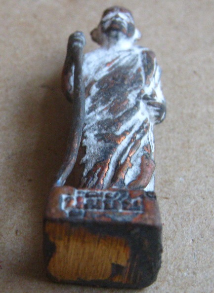 รูปหล่อยืน รุ่นร่ำรวย หลวงปู่มีชัย วัดปราการชัยพัฒนาราม จ.สุรินทร์ ปี2557 เนื้อโลหะผสม มีโค้ด+กล่องเ