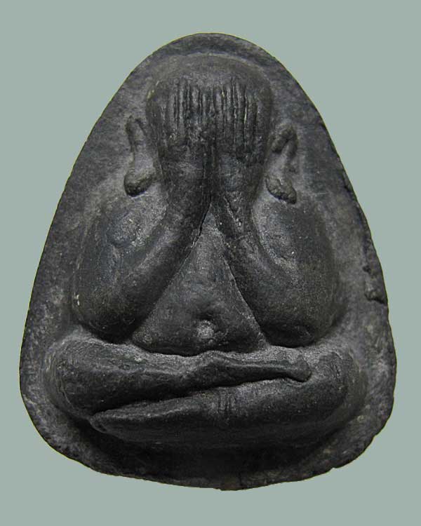 ปี 2521-2523 พระปิดตาหลังยันต์นะ (ปลดหนี้) รุ่น 3 ไตรมาส หลวงปู่โต๊ะ เนื้อผงใบลาน ตระกรุดเงิน ๑ ดอก 