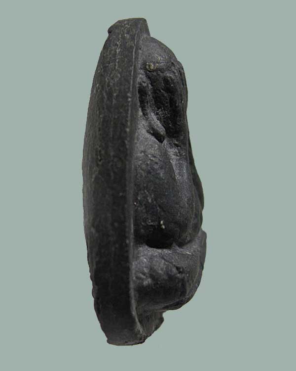 ปี 2521-2523 พระปิดตาหลังยันต์นะ (ปลดหนี้) รุ่น 3 ไตรมาส หลวงปู่โต๊ะ เนื้อผงใบลาน ตระกรุดเงิน ๑ ดอก 