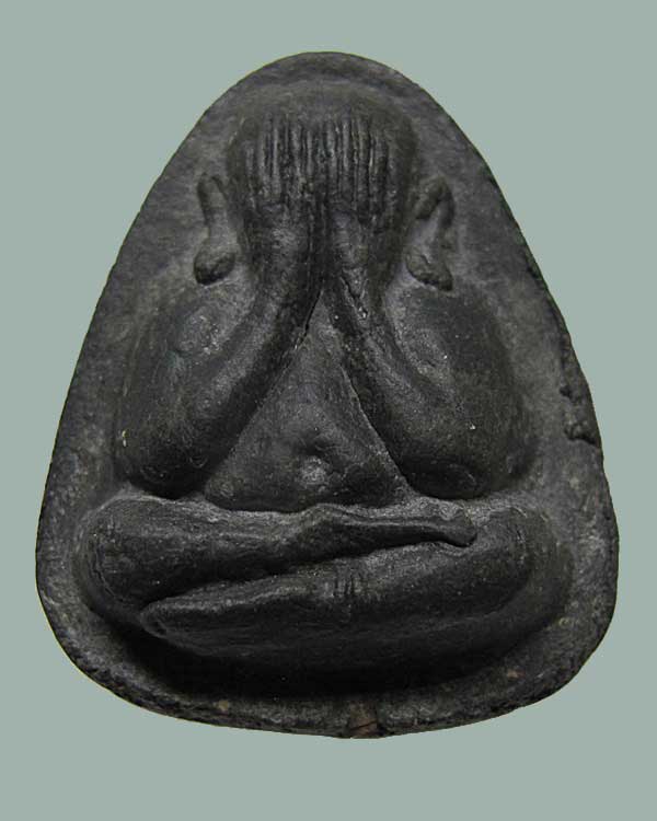 ปี 2521-2523 พระปิดตาหลังยันต์นะ (ปลดหนี้) รุ่น 3 ไตรมาส หลวงปู่โต๊ะ เนื้อผงใบลาน ตระกรุดเงิน ๑ ดอก 