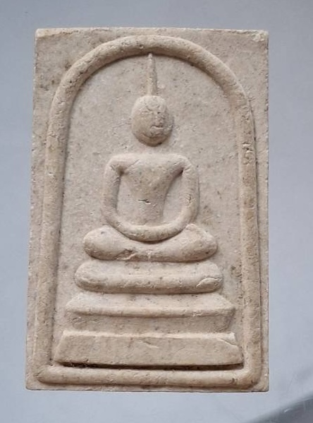 พระสมเด็จ หลวงพ่อคูณ วัดบ้านไร่ จ.นครราชสีมา กระเทาะมุมบน