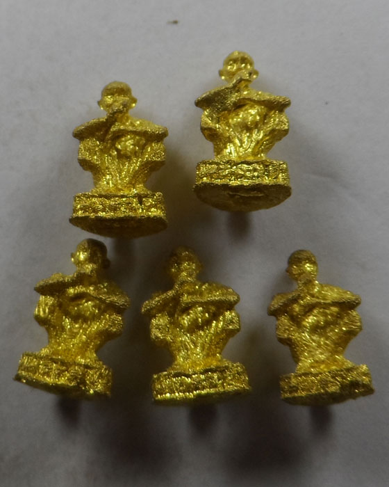 รูปหล่อ (จิ๋ว) หลวงพ่อคูณ วัดบ้านไร่ จ.นครราชสีมา (๕ องค์) ชุดที่ ๓