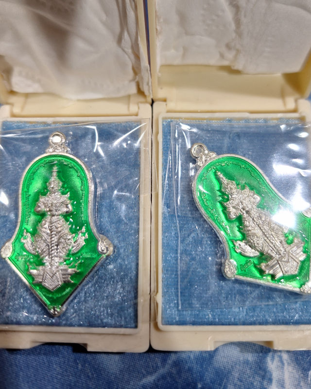 เหรียญท้าวเวสสุวรรณโณปี63หลวงพ่ออิฎฐ์ 2เหรียญ