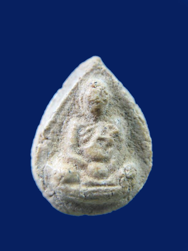 $ พระกลีบบัวหลังจีวร หลวงพ่อฤาษีลิงดำ วัดท่าซุง จ.อุทัยธานี เคาะเดียว ๒ องค์ครับ