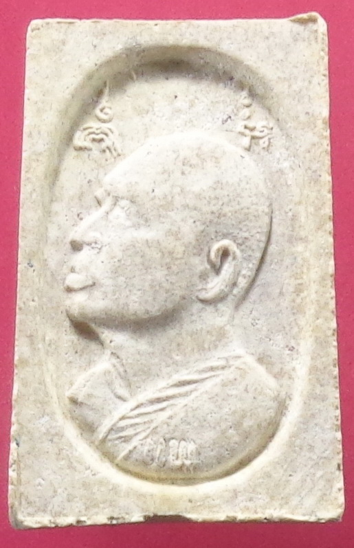 พระผงหลวงพ่อแพ วัดพิกุลทอง เนื้อผงสีขาว หายากสวยครับ