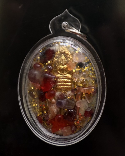 เคาะเดียวแดง.....ล็อกเก็ต หลวงปู่สรวง เทวดาเดินดิน ปางประทานพร เสาร์ 5 ปี39 ด้านหลังอุดของวิเศษ