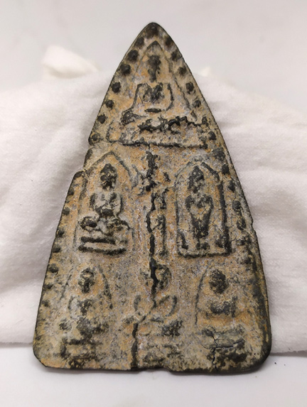 N พระเนื้อชิน สวยแปลกดีครับ มีอายุ ขนาดใหญ่พอควร ไม่ทราบที่ครับ