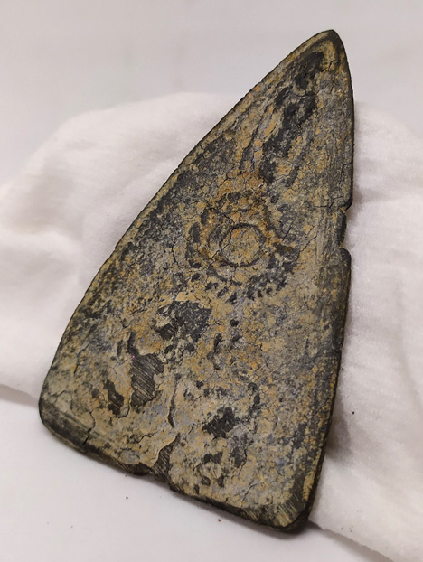 N พระเนื้อชิน สวยแปลกดีครับ มีอายุ ขนาดใหญ่พอควร ไม่ทราบที่ครับ