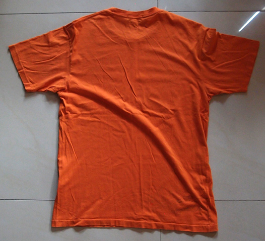 เสื้อเกรย์ฮาวด์ PLAYHOUND สีส้ม by GREYHOUND แบรนด์ดัง ข้างเสื้อช่วงเอวเป็นลายเส้นโลโก้ GREYHOUND