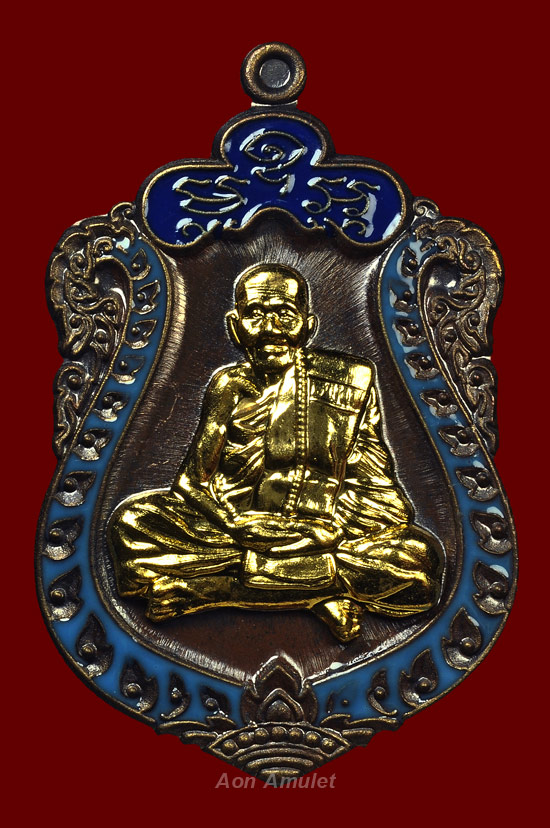 เหรียญเสมาเนื้อนวะหน้ากากชุบทองลงยา รุ่น เจ้าสัวรวยทันใจ หลวงปู่แสน ปสนฺโน พ.ศ.2560 หมายเลข 753