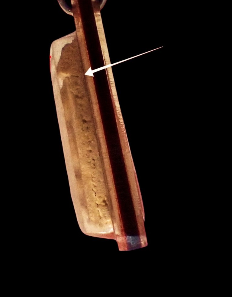 🙏 พระผง สามเหลี่ยม ไม่ทราบที่ (เลี่ยมเก่า) ... พระมีหักซ่อม ตรงเกศพระ เล็กน้อย ... ✅