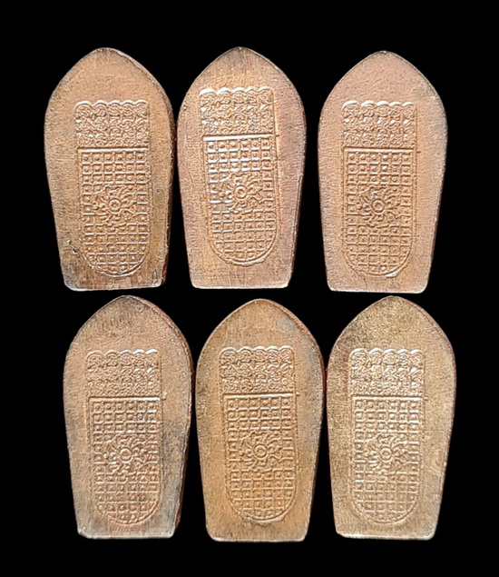 เคาะแรกแดง...ปรกใบมะขามหลังรอยพระพุทธบาท...นวะ ๖ องค์ ไม่มีกล่อง...ล.ป.มัง วัดเทพกุญชรวราราม ลพบุรี