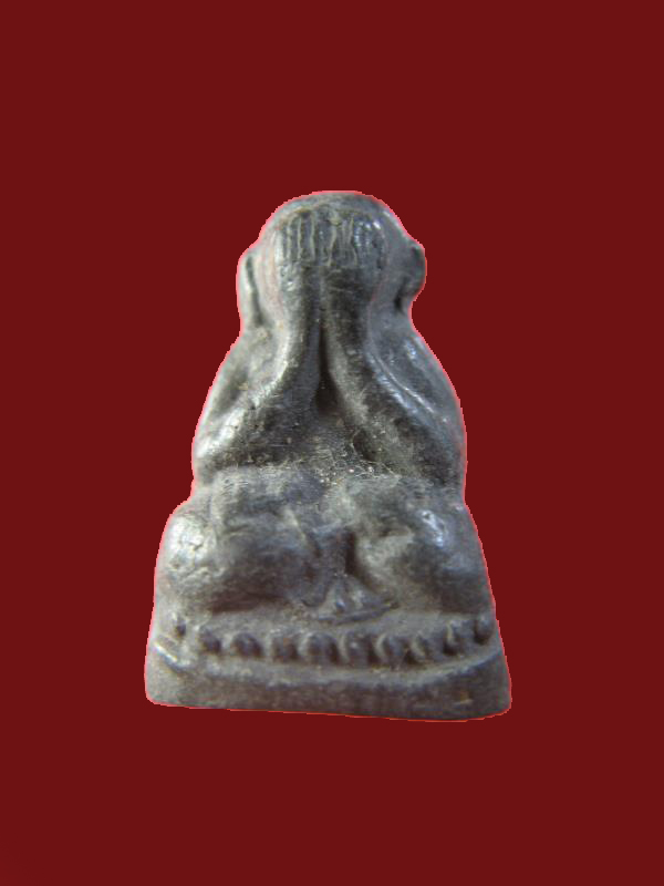 $ พระปิดตา ลอยองค์ หลัง ว.ท. เนื้อผง ไม่รู้ที่ องค์ที่ ๔