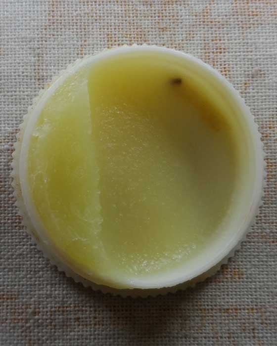 สีผึ้ง พระอาจารย์ดี สุมโน วัดกลางหลักเมืองสังขะ จ.สุรินทร์