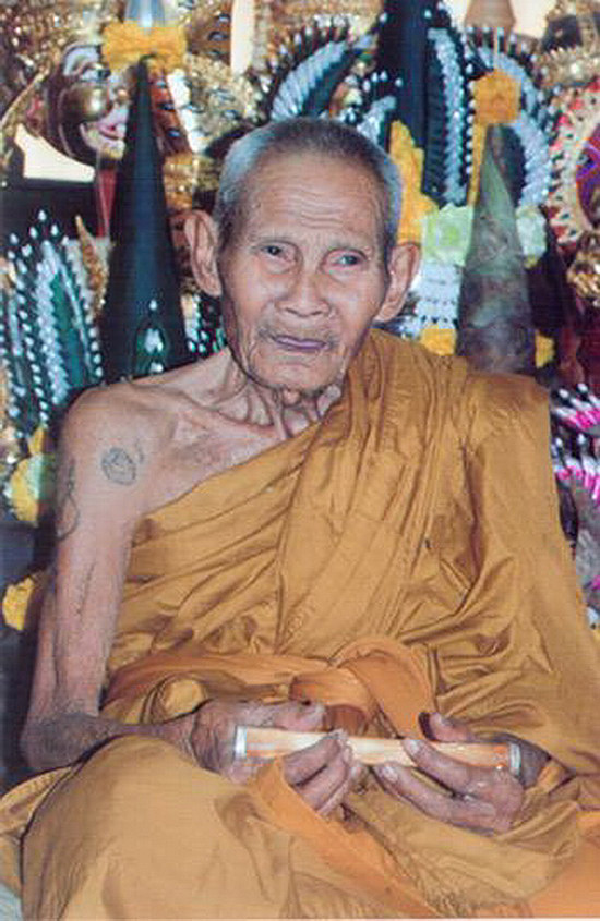 เศียรบรมครูปู่ฤาษีนารายณ์เนื้อผง หลวงปู่นอง วัดวังศรีทอง จ.สระแก้ว ฝังตะกรุดเงินด้านหลัง