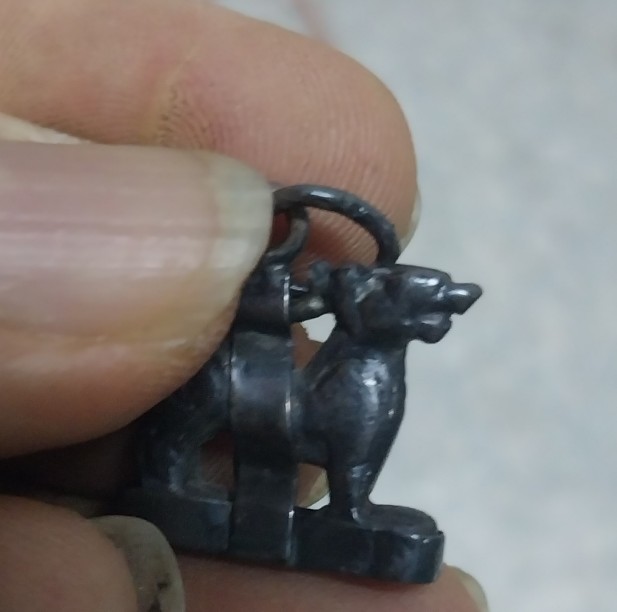 สิงห์หลวงพ่อกวย***เนื้อเงิน***บัตรท่าพระจันทร์