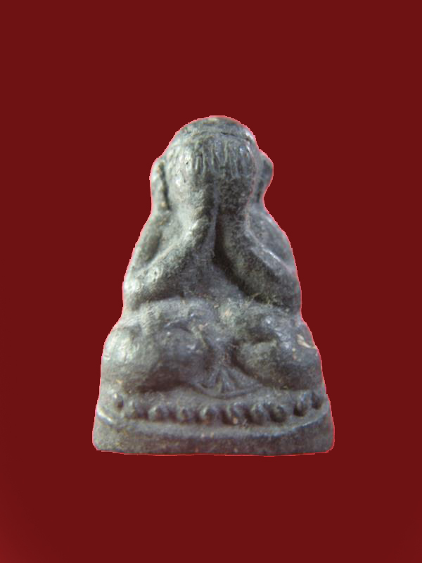 $ พระปิดตา ลอยองค์ หลัง ว.ท. เนื้อผง ไม่รู้ที่ องค์ที่ ๒