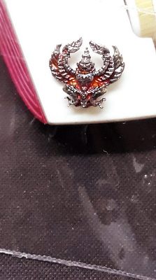 พญาครุฑ พิมพ์จิ๋ว รุ่น"เสาร์๕ จอมราชันย์"หลวงพ่อนพวรรณ วัดเสมานิมิตร จ.อยุธยา เนื้อทองประกายรุ้ง