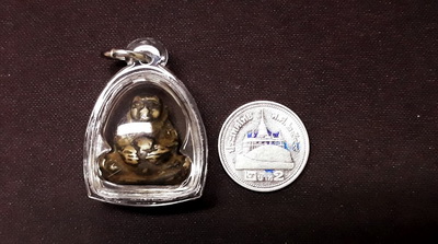 พระสังกัจจายน์เนื้อสัมฤทธิ์เก่าโบราณก้นกวง ไม่ทราบที่ น่าเก็บสะสมน่าใช้เลี่ยมพร้อมห้อยครับ