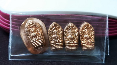 พระนาคปรกใบมะขาม รุ่นแรก ชุดเนื้อทองแดงไม่ตัดปีก" หลวงปู่เช้า วัดห้วยลำใยสวยพร้อมซองเดิมครับ