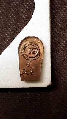 พระปรกใบมะขาม รุ่นแรก หลวงพ่อเชื้อ วัดใหม่บำเพ็ญบุญ จ.ชัยนาท ปี2519 เนื้อทองแดง สวยเดิมครับ