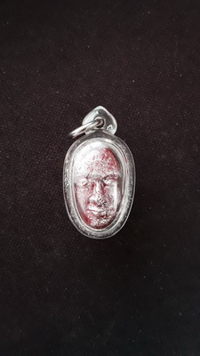 เสน่หาหน้าพระกาฬ (ปัดเงิน) พกพาไว้เป็นเสน่ห์เมตตามหานิยม สวยเดิมพร้อมเลี่ยมห้อยครับ