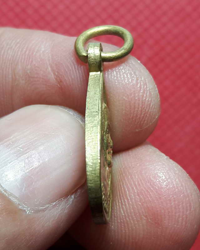 เหรียญหยดน้ำมนต์ หลวงพ่อแช่มวัดดอนยายหอม ปี35 จ.นครปฐม หนังสือศักดิ์สิทธิ์สร้าง