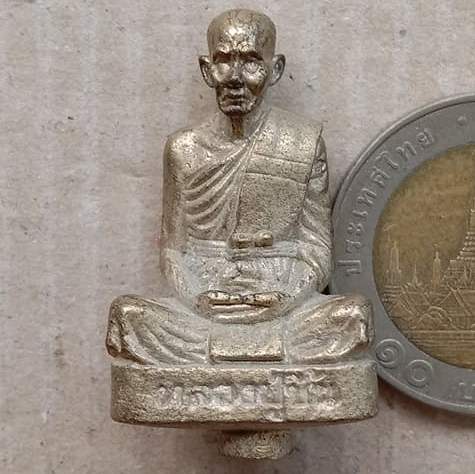 รูปหล่อโบราณ รุ่นแรก หลวงปู่ชื้น วัดญาณเสน จ.อยุธยา ปี2541 เนื้อโลหะผสม มีโค้ด