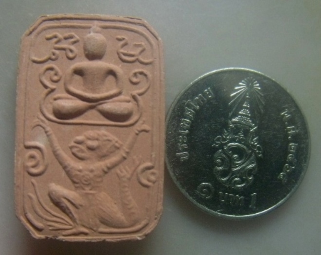 **เบาๆ**พระผงชานหมากทรงหนุมาน หลังยันต์เกราะเพชร หลวงพ่อช่อ(ฤาษีลิงขาว) วัดฤกษ์บุญมี จ.สุพรรณบุรี**