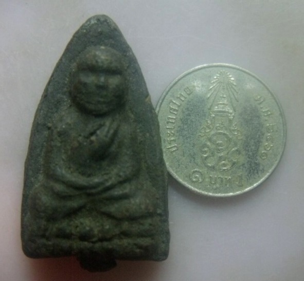 **เบา​ๆ​**หลวงปู่ทวดเนื้อว่าน พิมพ์ใหญ่ หลังฝังพลอย เก่าๆ ไม่ทราบที่**ไขว่านขึ้นสวยๆ เชิญชมครับ