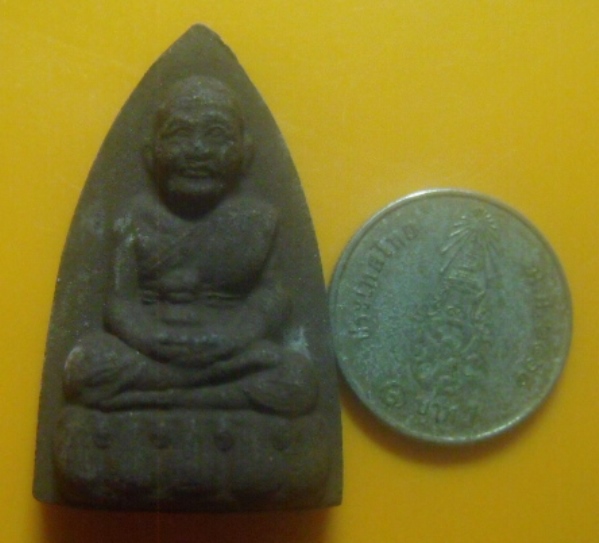 **เบา​ๆ​**หลวงปู่ทวด วัดช้างให้ หลังยันต์ เนื้อแร่เหล็กน้ำพี้**สวยๆ เชิญชมครับ