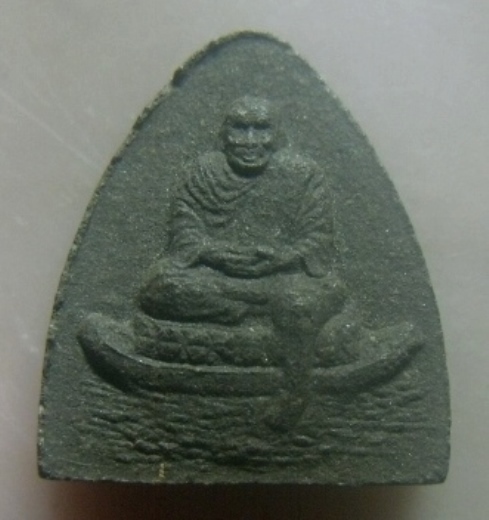 **เบาๆ**หลวงปู่ทวดนั่งเรือเหยียบน้ำทะเลจืด เนื้อว่าน ลพ.แดง วัดศรีมหาโพธิ์ ปี ๒๕๓๗**ประสบการณ์ 5 แชะ