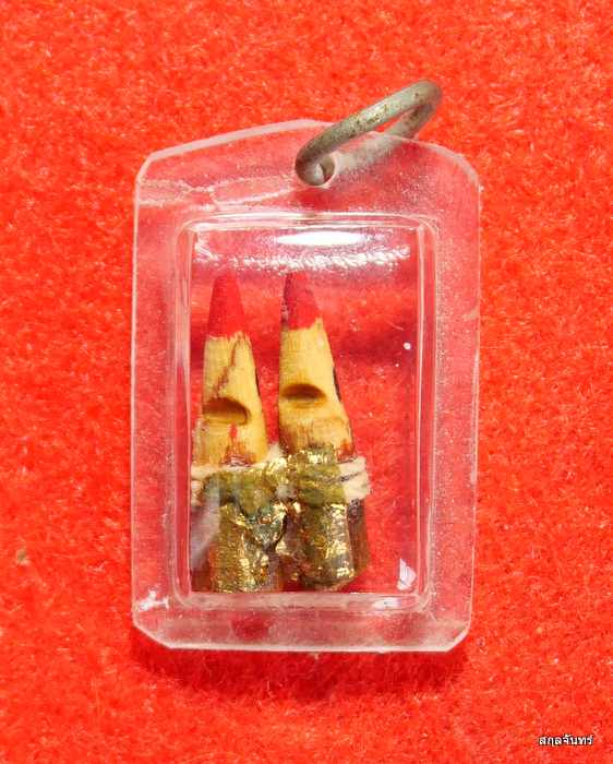 สาริกาคู่ เนื้อไม้แกะ เลี่ยมพร้อมใช้ครับ สวย