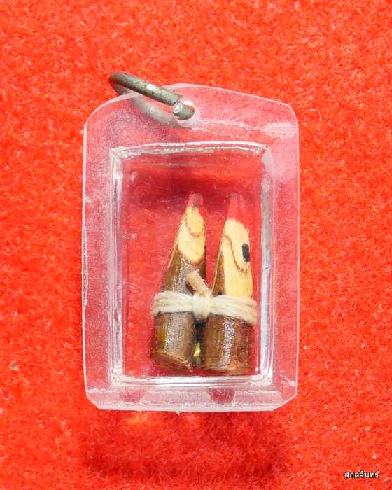 สาริกาคู่ เนื้อไม้แกะ เลี่ยมพร้อมใช้ครับ สวย