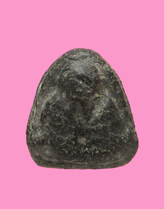 พระปิดตา เนื้อดำ ขนาดสูงประมาณ 1.2 ซม.