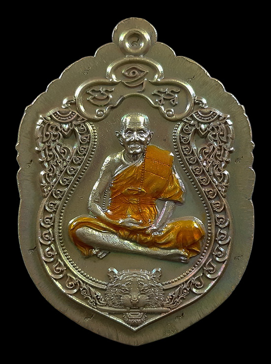 เหรียญเสมาหัวเสือคาบดาบ หลวงปู่แสน วัดบ้านหนองจิก รุ่นพยัคฆ์แสนบารมี ปี62 เนื้อชนวนไม่ตัดปีก9รอบ