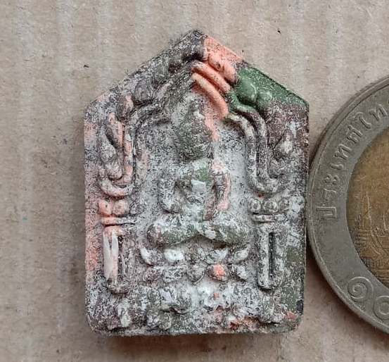 พระขุนแผนพญาคชสาร รุ่นแรก หลวงปู่สอ แห่งวัดบ้านขาม จ สุรินทร์ ปี2559 เนื้อก้นครก หมายเลข1218