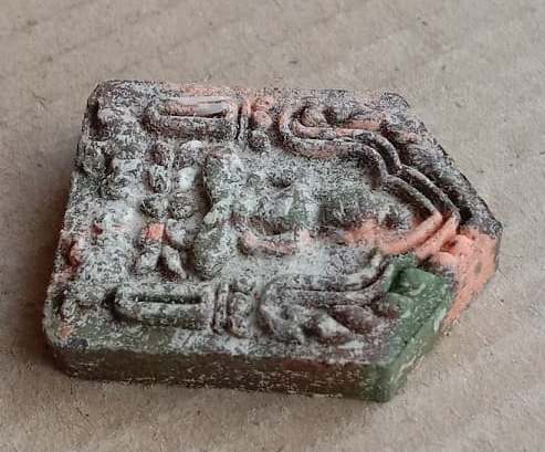 พระขุนแผนพญาคชสาร รุ่นแรก หลวงปู่สอ แห่งวัดบ้านขาม จ สุรินทร์ ปี2559 เนื้อก้นครก หมายเลข1218