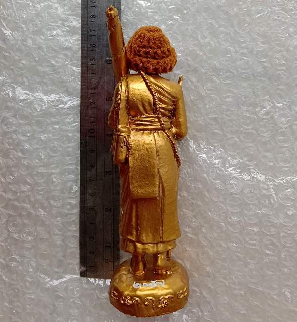 พระบูชา หลวงปู่หมุน ฐิตสีโล ขนาดสูง 6.5นิ้ว เนื้อผงเเร่เหล็กน้ำพี้ เศรษฐีศรีสะเกษ ปี63 สีทอง เลข2057