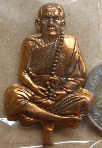 "เศรษฐีเงินล้าน"หล่อครึ่งซีก+มียอดธง(นิยม)หลวงปู่หมุน.ปี2556เลข35 เนื้อนวโลหะผสมชนวนมวลสารเก่า+กล่อง