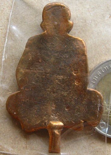 "เศรษฐีเงินล้าน"หล่อครึ่งซีก+มียอดธง(นิยม)หลวงปู่หมุน.ปี2556เลข35 เนื้อนวโลหะผสมชนวนมวลสารเก่า+กล่อง