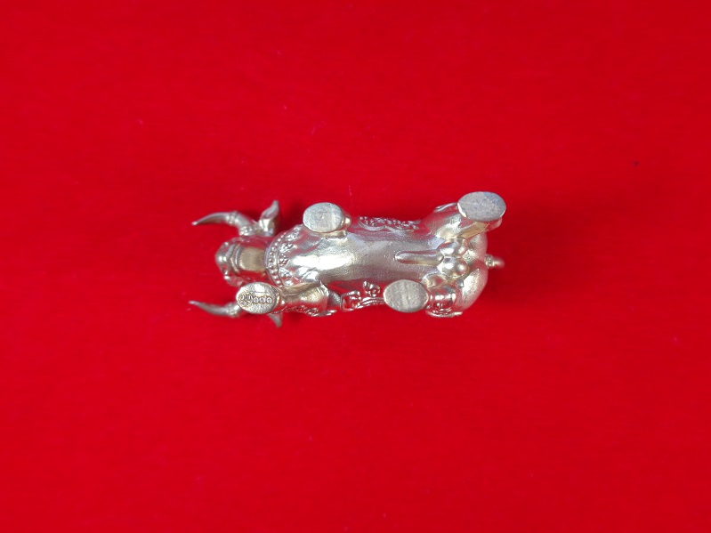 วัวธนูทองคะนองฤทธิ์รุ่นแรก รุ่นมหาสิทธิโชคโภคทรัพย์ หลวงปู่บุญมา วัดเขาแก้วทอง จ.ปราจีนบุรี สวยครับ