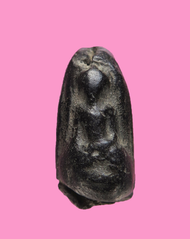 พระรอดเนื้อดำสนิท เก่า