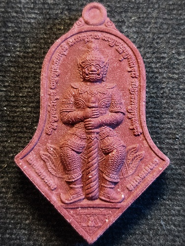 วัดจุฬามณี สมุทรสงคราม พระผง ท้าวเวสสุวรรณโณ รุ่นรับขวัญศิษย์ 2562 เนื้อผงซาจูแดง พิมพ์ใหญ่