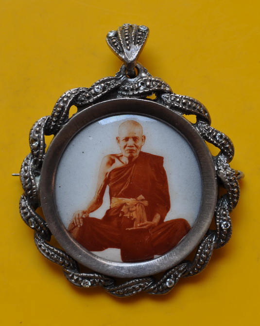 ล็อกเกต 7 รอบ หลวงปู่ชื้น วัดญาณเสน