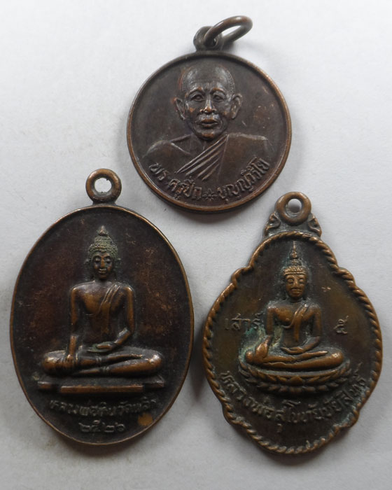 ๓ เหรียญ (100฿)